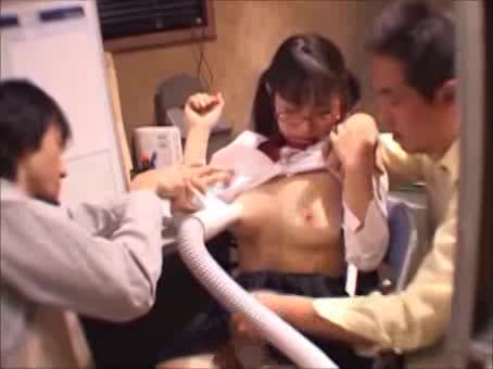 言うこと聞かない万引きメガネ女子校生を二人でお仕置き凌辱レ●プ